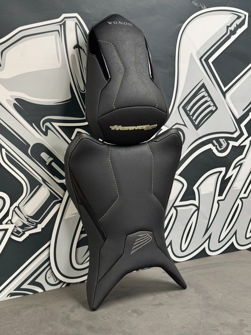 Garnissage de selle pour HONDA HORNET 1000 ( à partir de 2025 )
