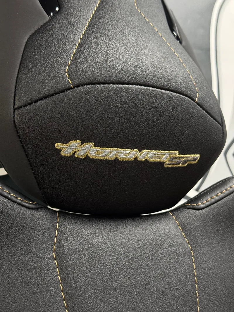 Garnissage de selle pour HONDA HORNET 1000 ( à partir de 2025 )