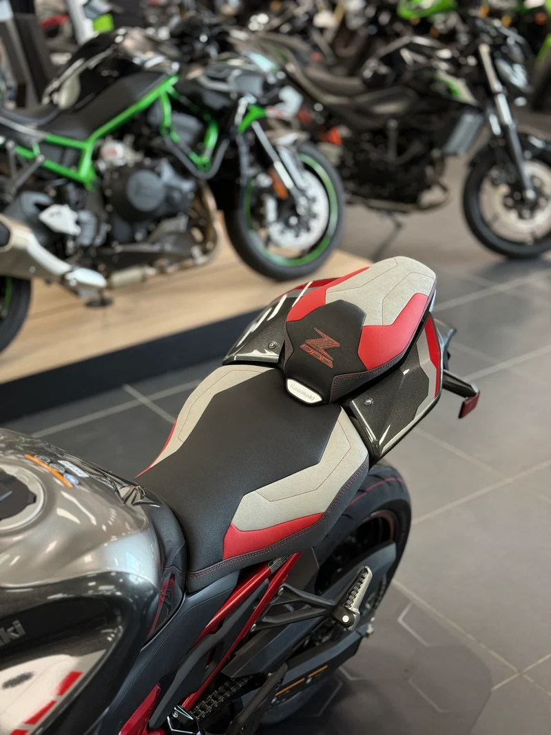 Garnissage de selle pour KAWASAKI Z 900 ( 2025 )