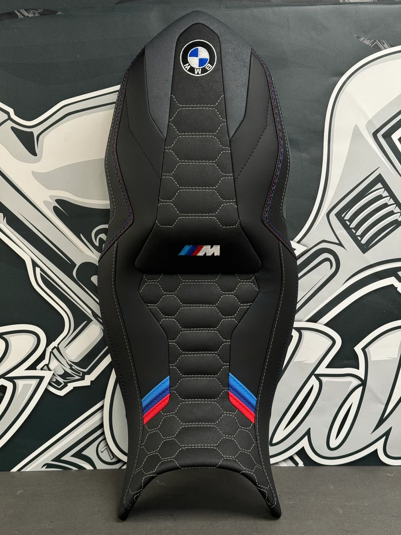 Garnissage Selle BMW F900R / F900XR Sur-Mesure ( 2020 à Aujourd'hui ) — Insert Tricolore ///M