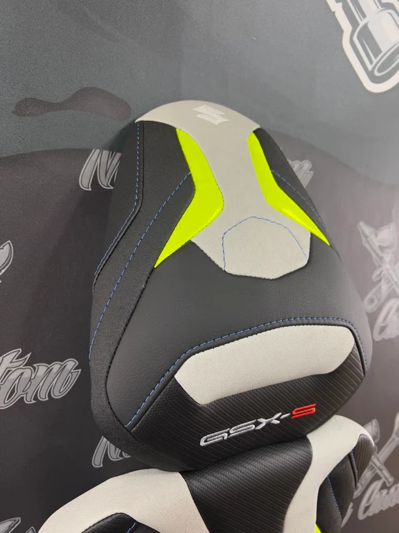 Garnissage de selle pour SUZUKI 950 / 1000 GSX-S ( 2021 à 2024 )