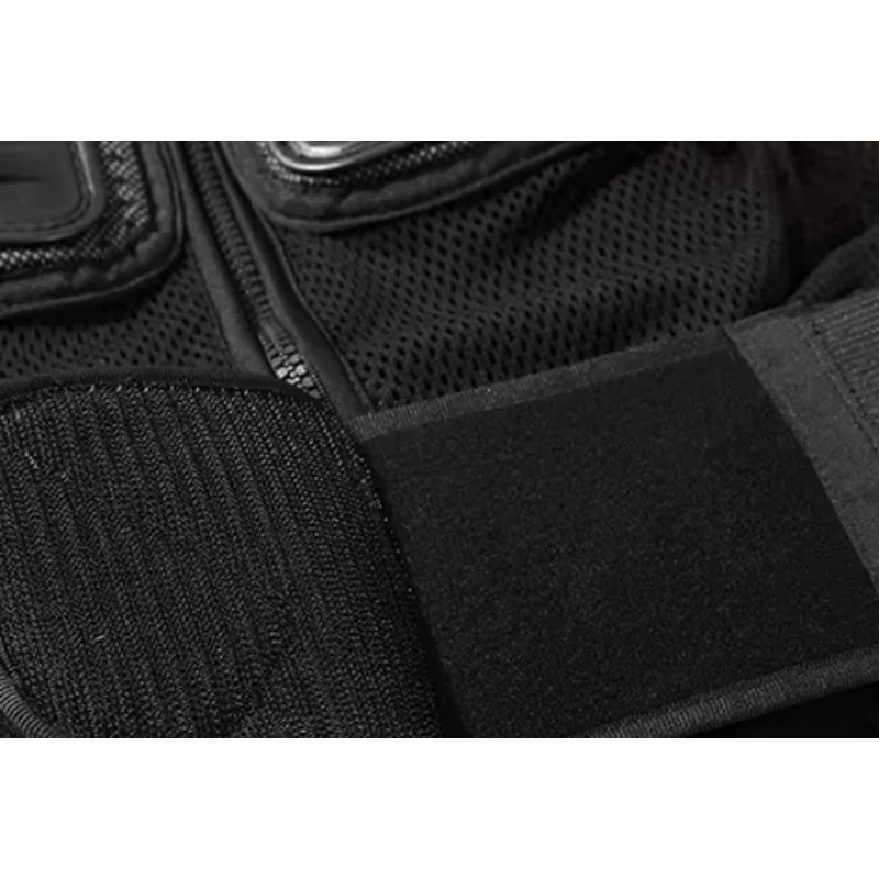 Gilet Pare pierre moto noir et rouge