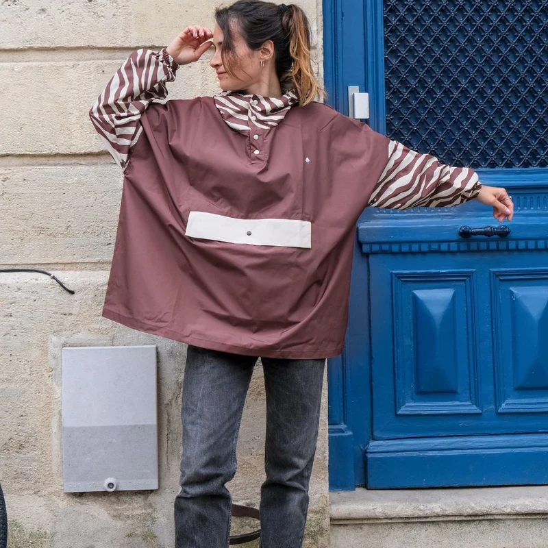 Poncho de pluie court Poule Party adulte Chocolate Zebra