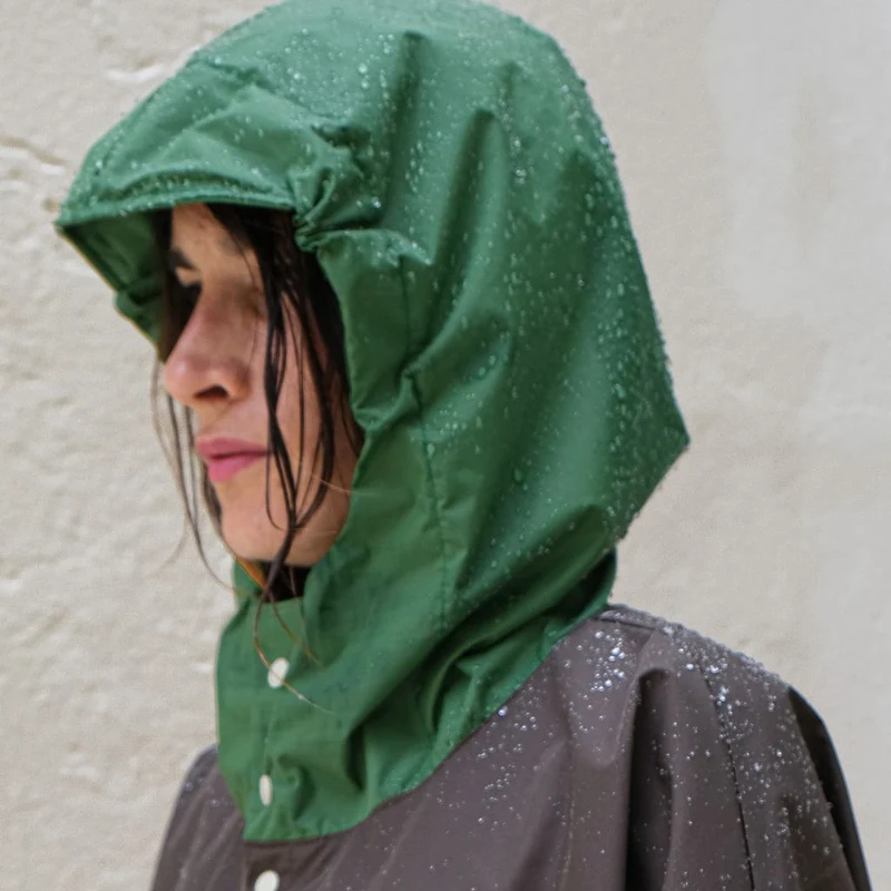 Poncho de pluie court Poule Party adulte Kaki