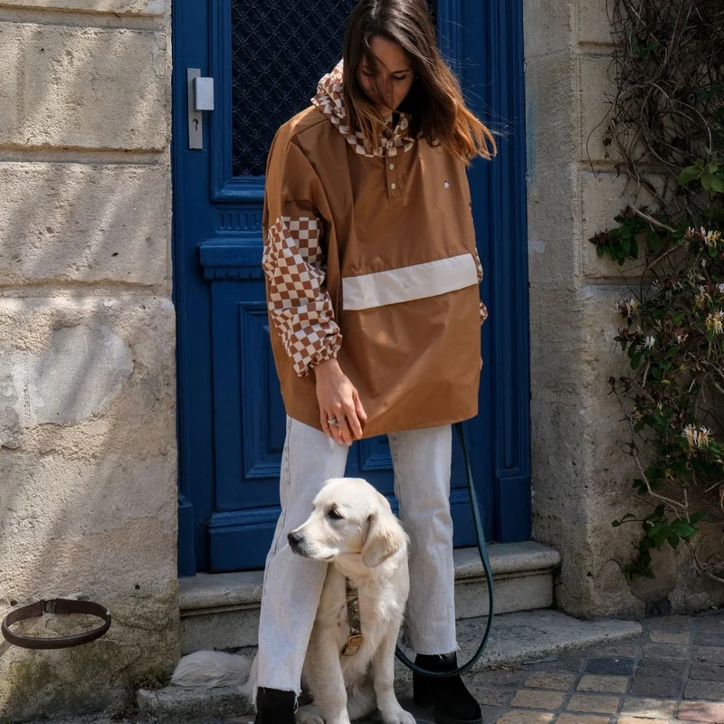 Poncho de pluie court Poule Party adulte Damier Marron