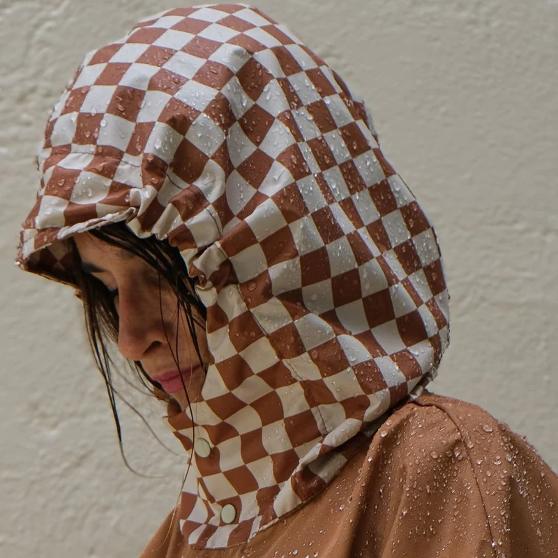 Poncho de pluie court Poule Party adulte Damier Marron