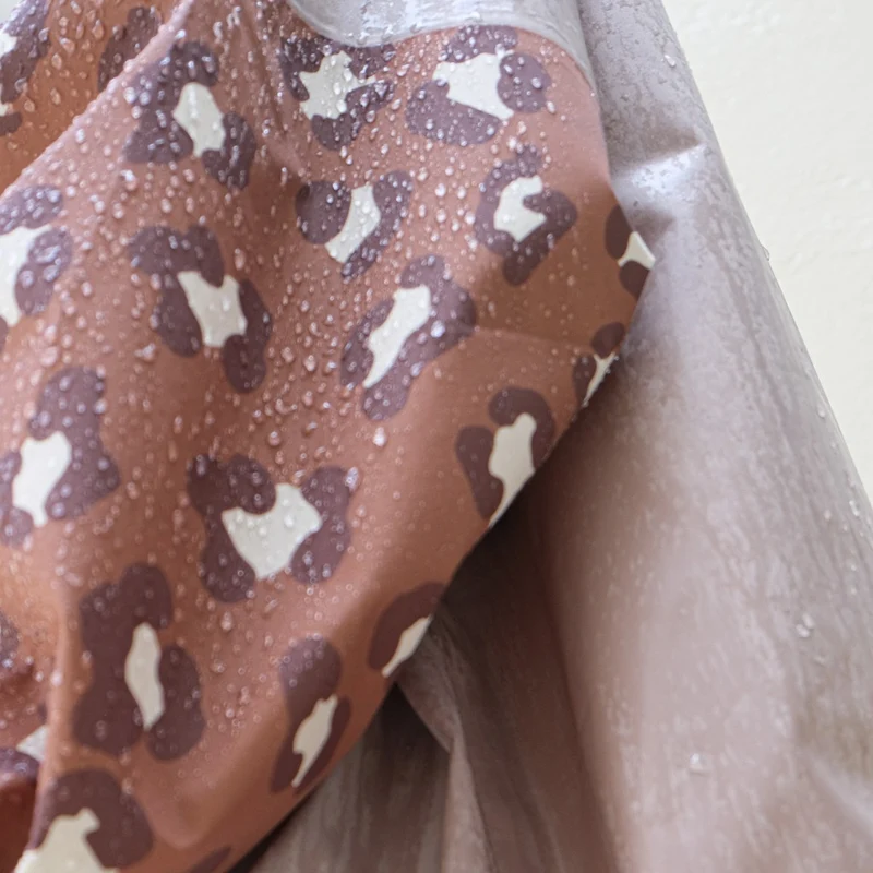 Poncho de pluie court Poule Party adulte Léopard