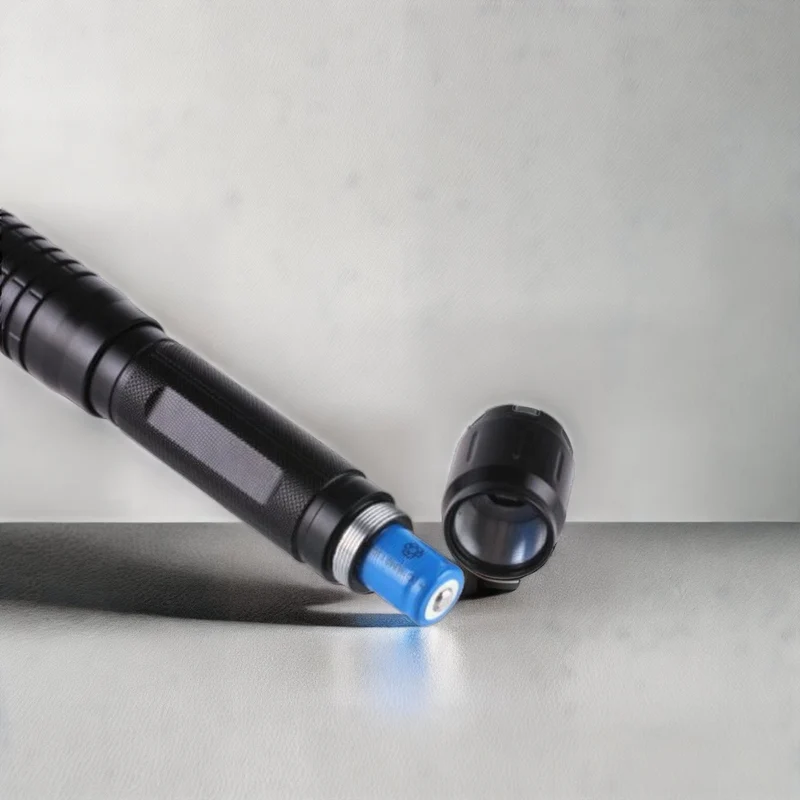 Krachtige Blauwe Laserpen 450nm met Verstelbare Focus en Thermische Ontstekingsfunctie | Tactisch Bereik 5000m+ | Aluminium Behuizing | Oplaadbaar met 2x 16340 Batterijen | Sansoti