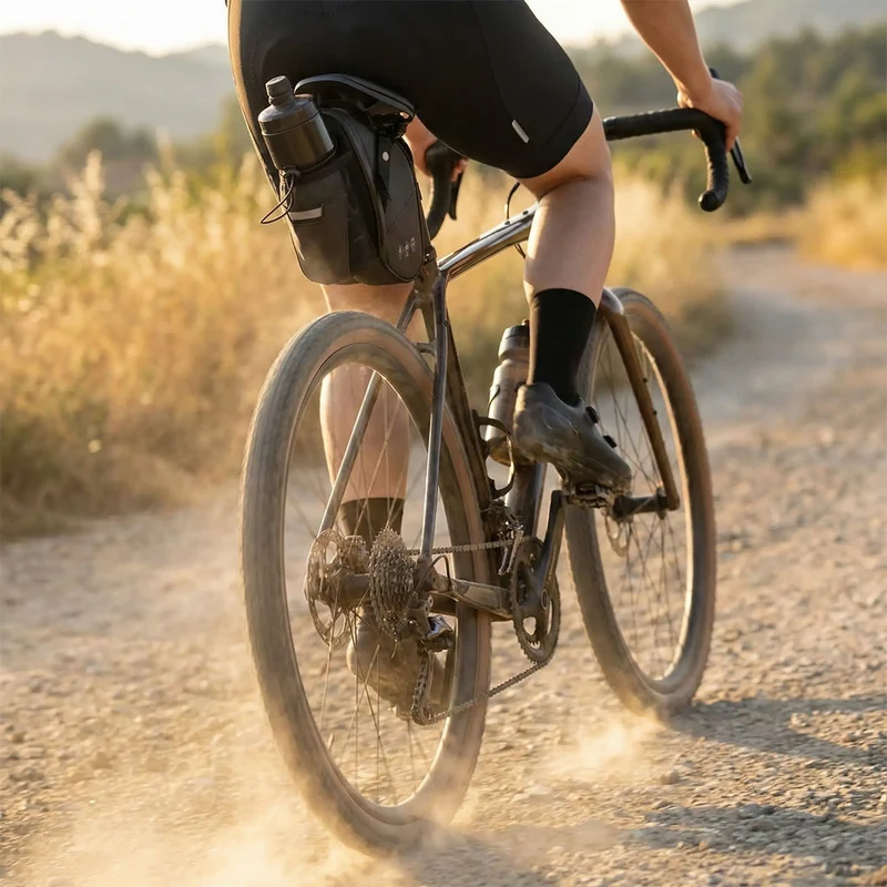 Sacoche de Selle Vélo avec Porte-Gourde 2L| L'Accessoire 2-en-1 Indispensable