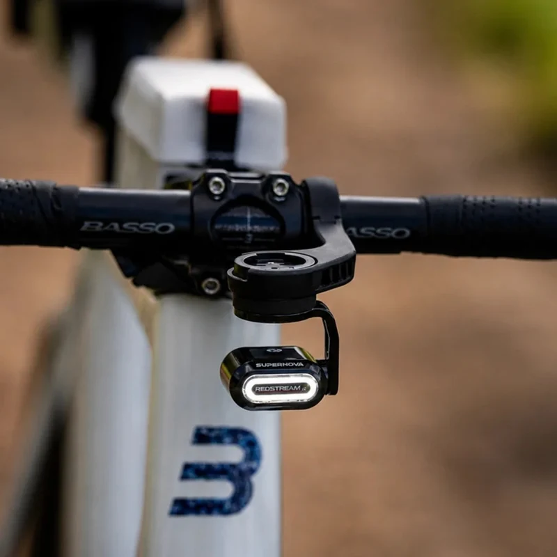 Set d’éclairage vélo avant et arrière Supernova Redstream Series avec fonction feu de freinage