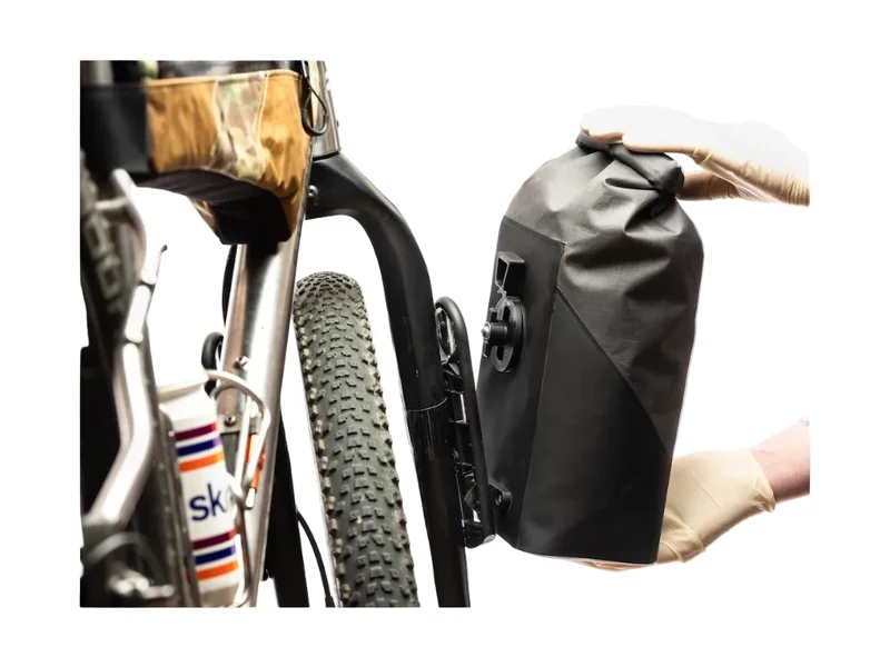 Support de fixation bikepacking Old Man Mountain – FLiP Cages