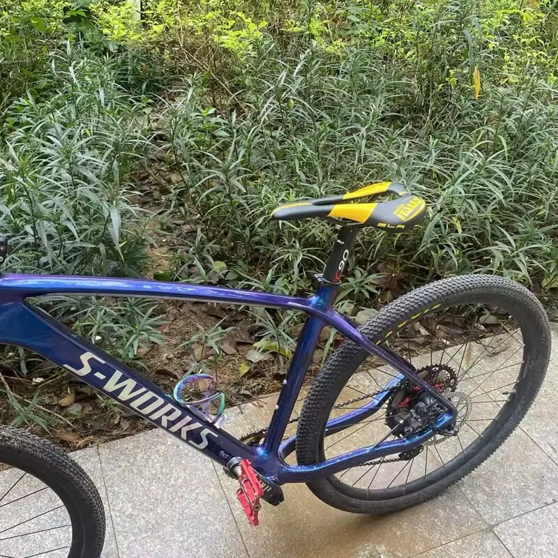 AirVelo™ | Selle velo route en carbone avec ventilation et maintien longue durée