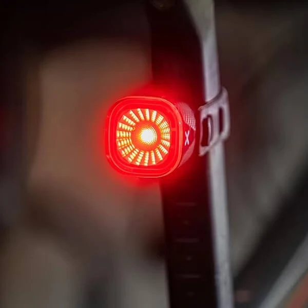 BikeWarningLight™ | Feu arriere velo avec détection de freinage automatique