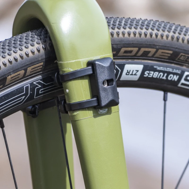 Adaptateur de fixation fourche pour porte-bagages Old Man Mountain sur vélo Route et Gravel