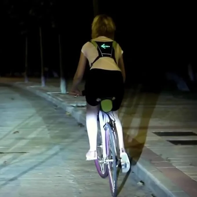 BikeBright™ | Gilet clignotant velo rechargeable par USB et étanche