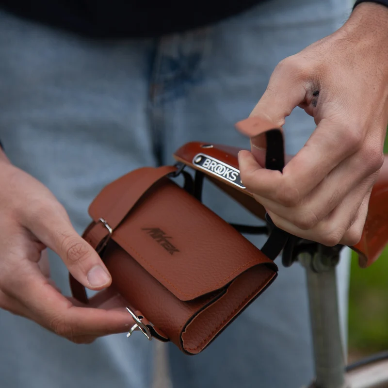 Sacoche de selle imitation cuir vintage marron