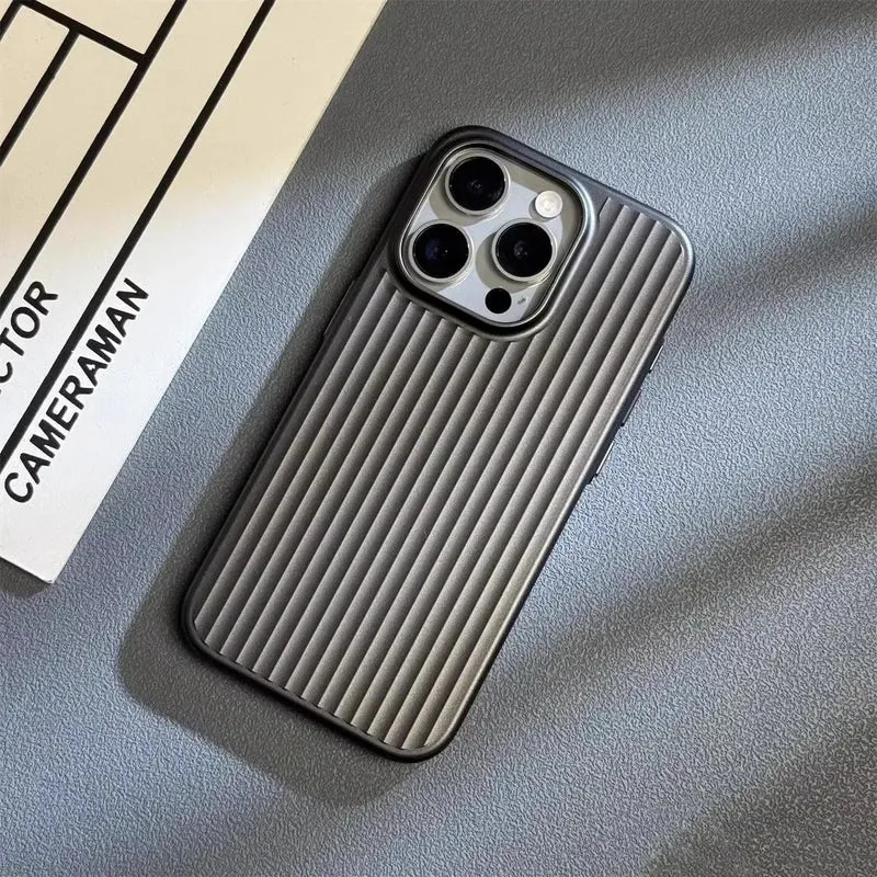 Ultraslanke iPhone Hoesje met Militaire Bescherming | Titanium Carbon Look | Draadloos Laden | Sansoti
