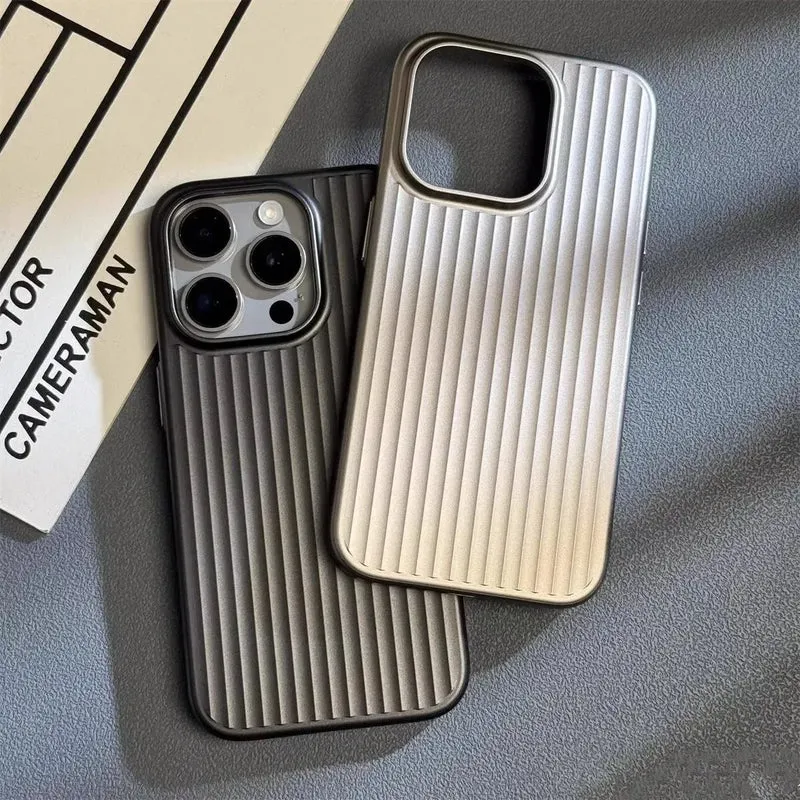 Ultraslanke iPhone Hoesje met Militaire Bescherming | Titanium Carbon Look | Draadloos Laden | Sansoti