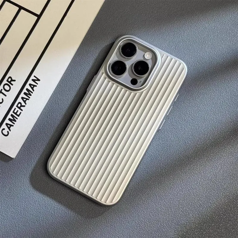 Ultraslanke iPhone Hoesje met Militaire Bescherming | Titanium Carbon Look | Draadloos Laden | Sansoti