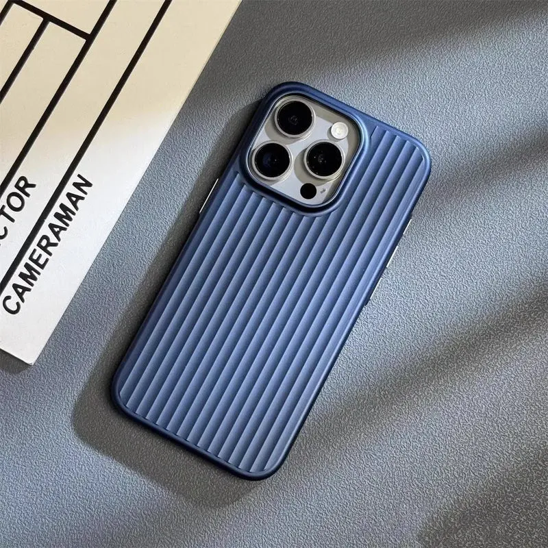 Ultraslanke iPhone Hoesje met Militaire Bescherming | Titanium Carbon Look | Draadloos Laden | Sansoti