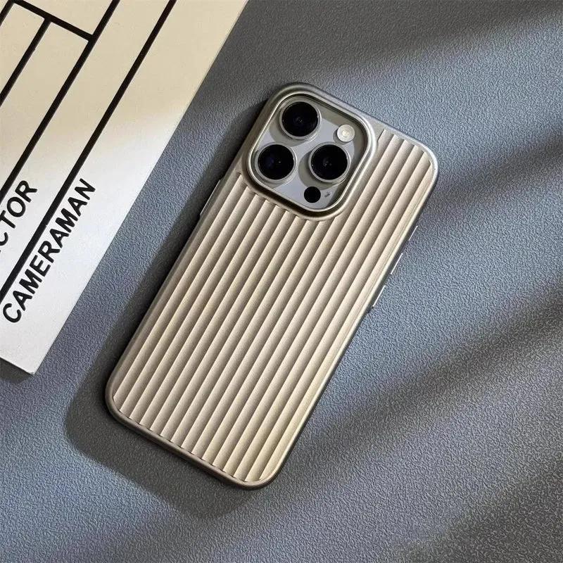 Ultraslanke iPhone Hoesje met Militaire Bescherming | Titanium Carbon Look | Draadloos Laden | Sansoti